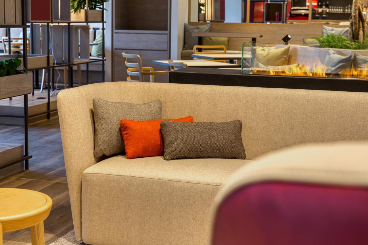 Intercityhotel Berlin Airport Ber Terminal 1 & 2 Шёнефельд Экстерьер фото "The sofa is a sofa"