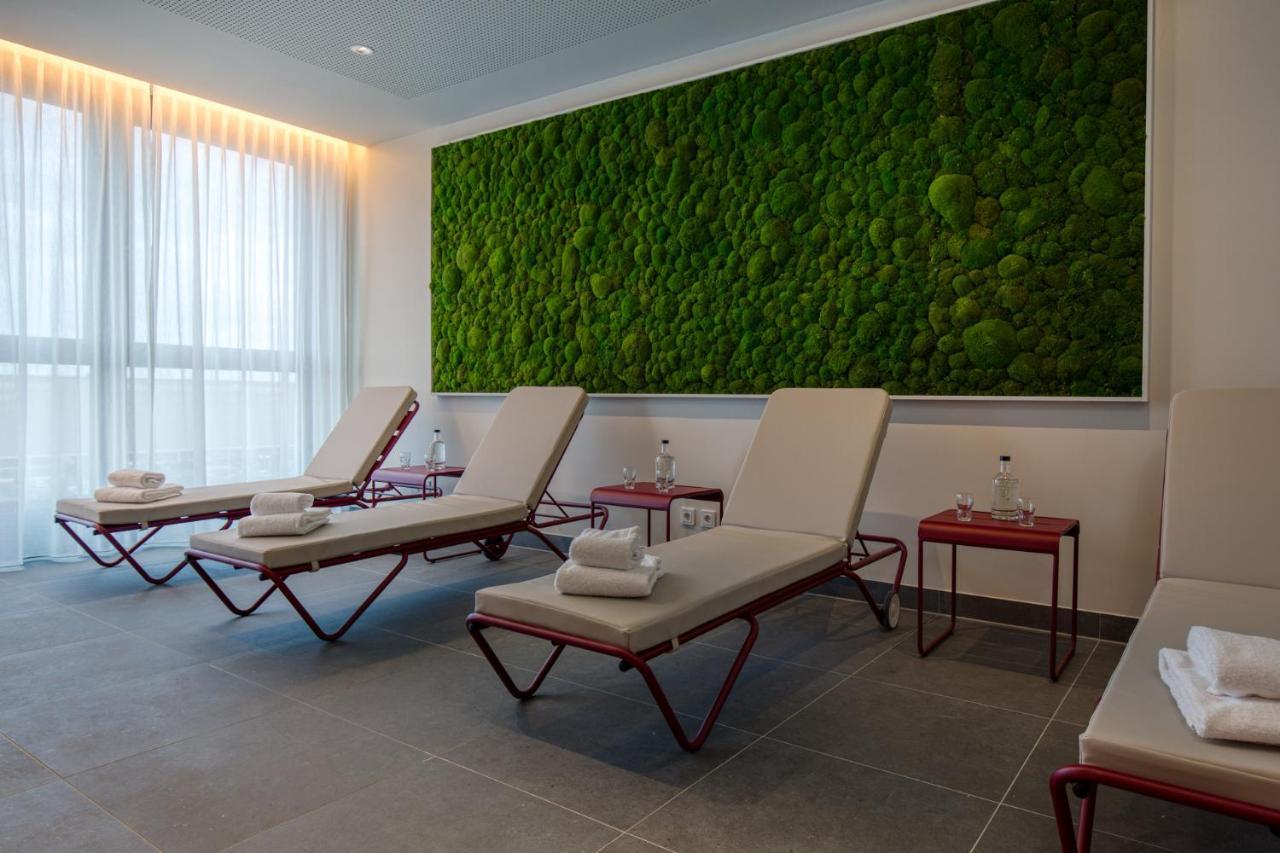 Intercityhotel Berlin Airport Ber Terminal 1 & 2 Шёнефельд Экстерьер фото The interior of the spa